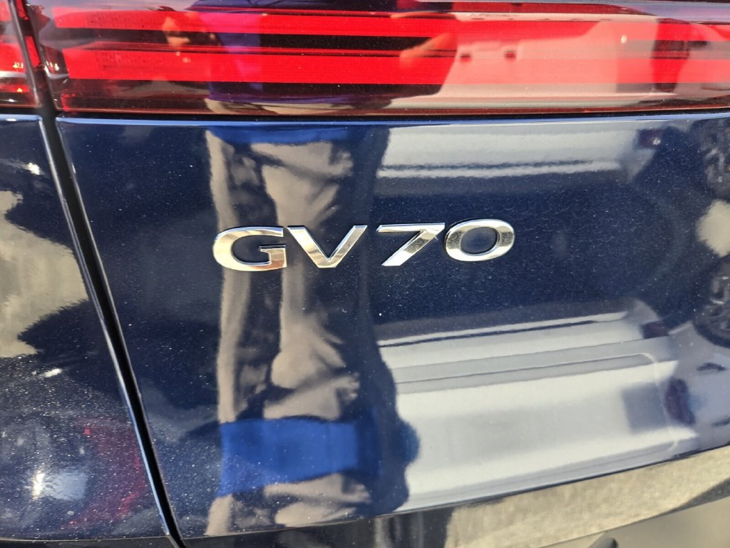 Used 2023 Genesis GV70 2.5T w/ Sport Prestige Package AWD/4WD image 10