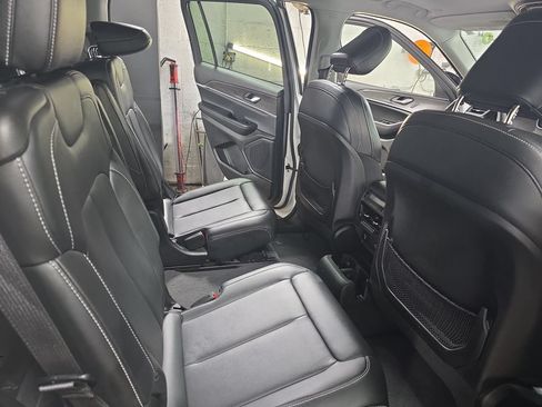 Used 2023 Jeep Grand Cherokee L Limited AWD/4WD image 11