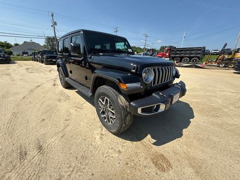 New 2026 Jeep Wrangler Unlimited Sahara AWD/4WD image 7