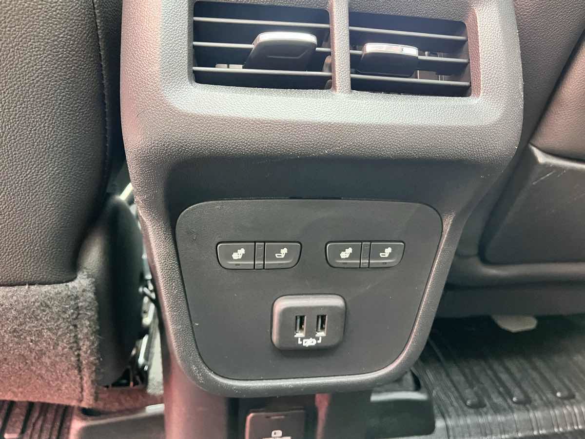 Used 2020 GMC Terrain Denali w/ GMC Pro Grade Package AWD/4WD image 15
