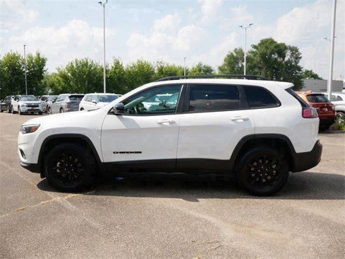 Used 2023 Jeep Cherokee Altitude Lux image 4