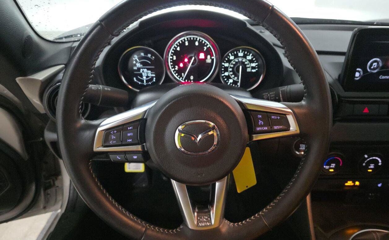Used 2023 MAZDA MX-5 Miata Club RWD image 6