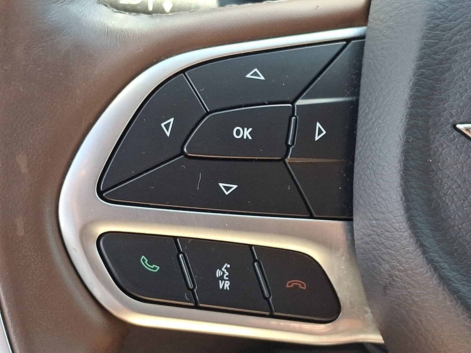 Used 2018 Chrysler Pacifica Limited FWD image 25