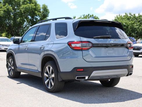 Used 2025 Honda Pilot Touring image 11