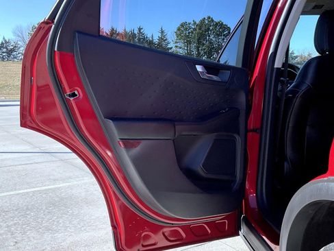 Used 2020 Ford Escape Titanium w/ Titanium Premium Package 2.0 image 21