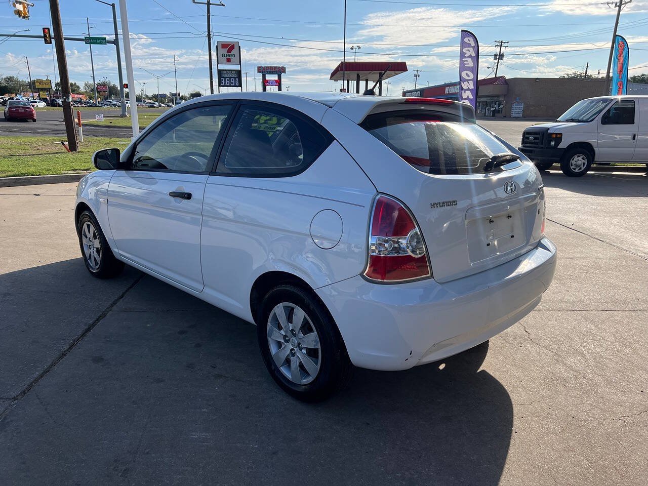 Used 2010 Hyundai Accent GS FWD image 6