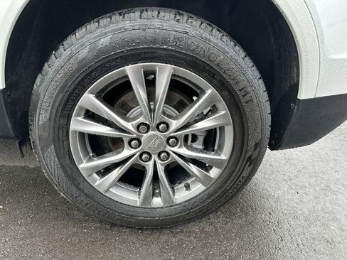 Certified 2022 Cadillac XT5 Premium Luxury w/ LPO, Floor Liner Package image 8