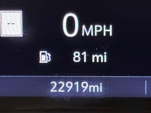 Used 2023 Chevrolet Traverse RS image 33