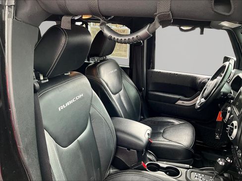 Used 2015 Jeep Wrangler Unlimited Rubicon AWD/4WD image 28