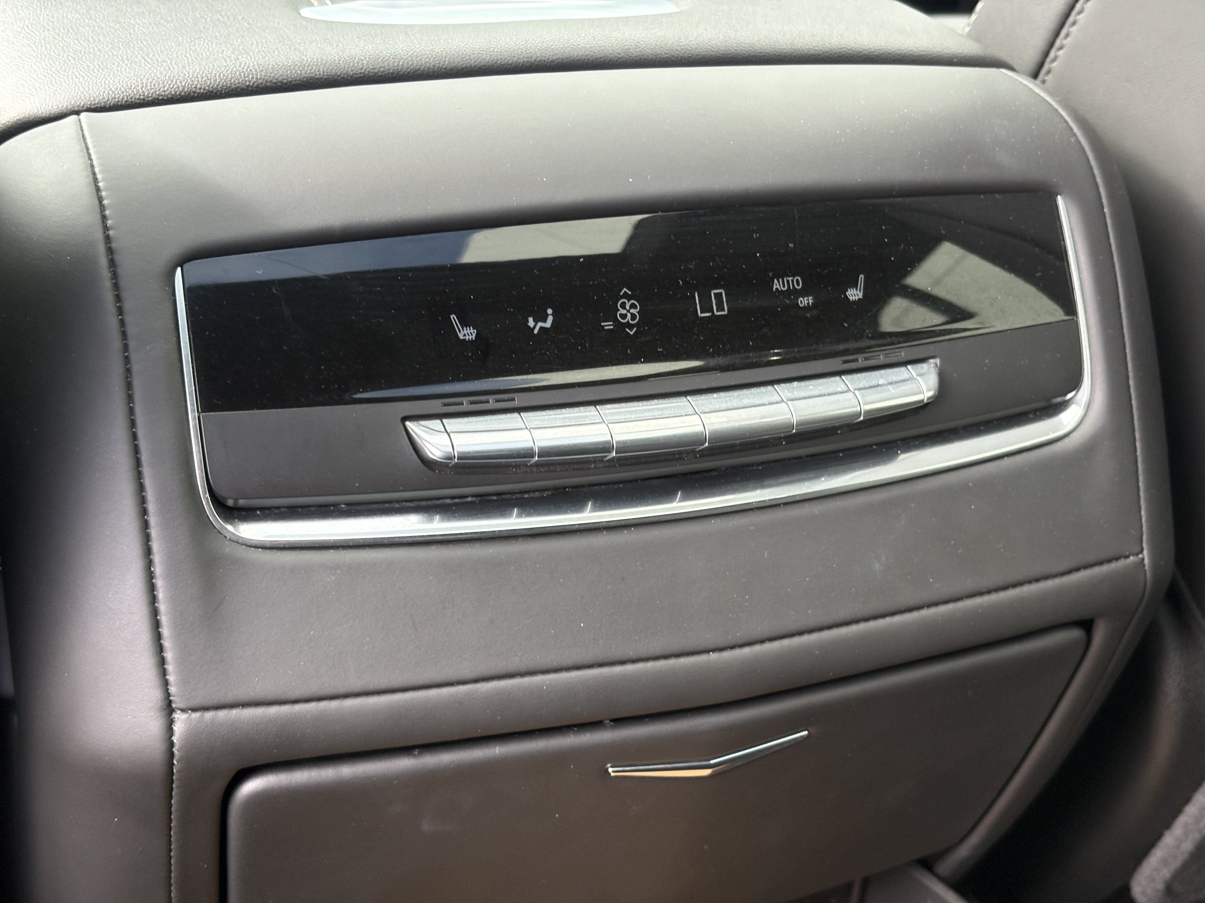 Certified 2025 Cadillac Escalade ESV V AWD/4WD image 16
