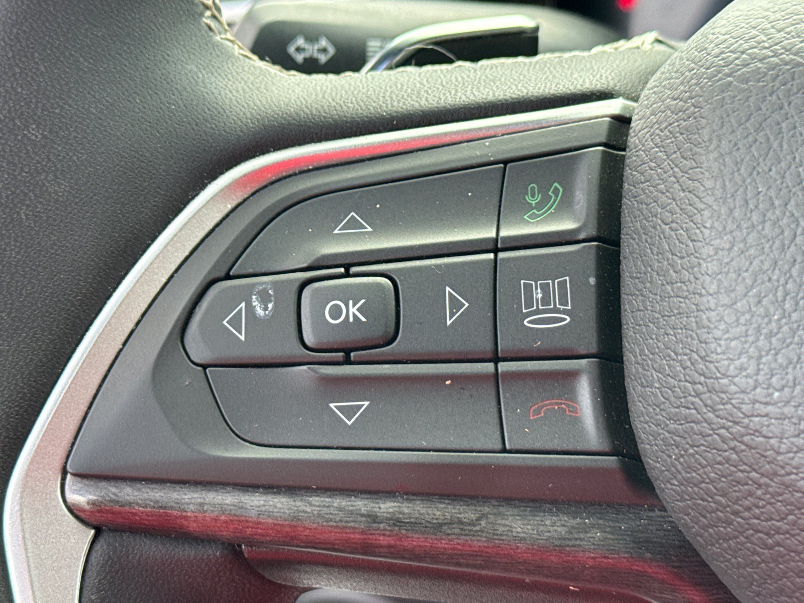Used 2024 Jeep Grand Cherokee L Limited RWD image 26