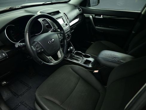 Used 2015 Kia Sorento LX image 16