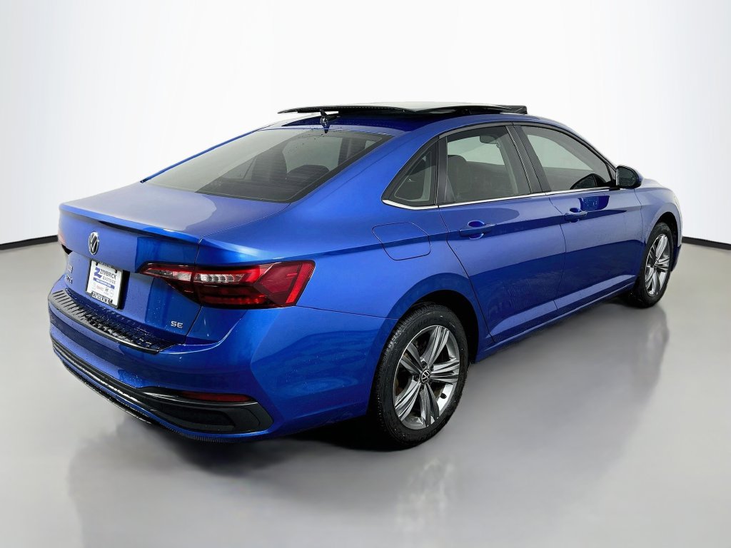 Used 2024 Volkswagen Jetta SE w/ Panoramic Sunroof Package FWD image 7