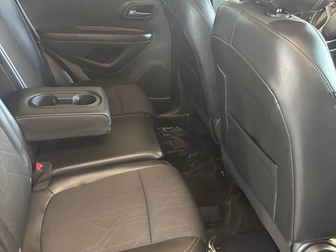 Used 2022 Chevrolet Trax LT w/ LT Convenience Package image 23