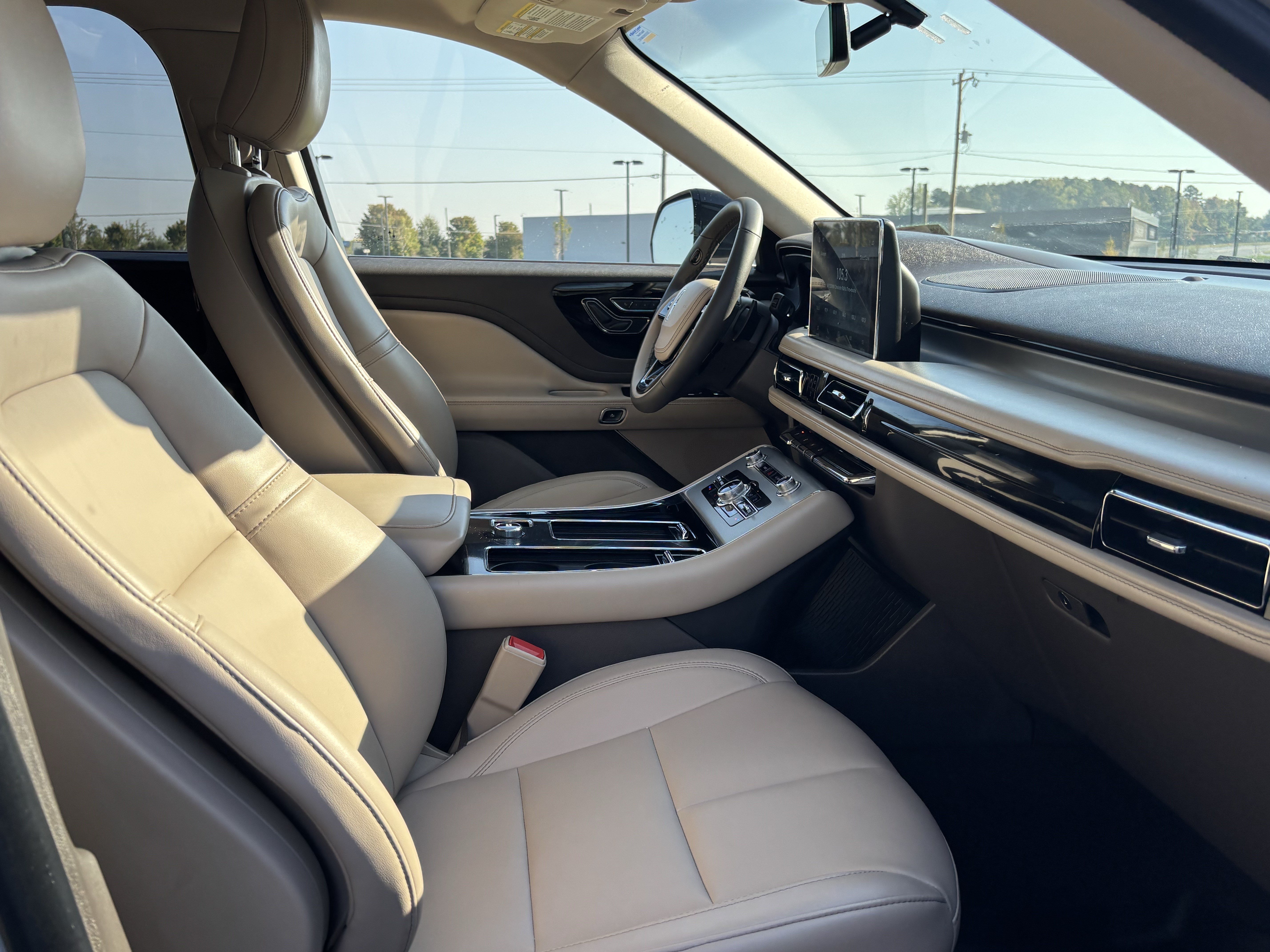 Used 2022 Lincoln Aviator AWD w/ Premium Package image 35