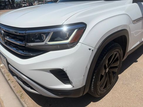 Used 2023 Volkswagen Atlas Cross Sport SE w/ Panoramic Sunroof Package FWD image 2