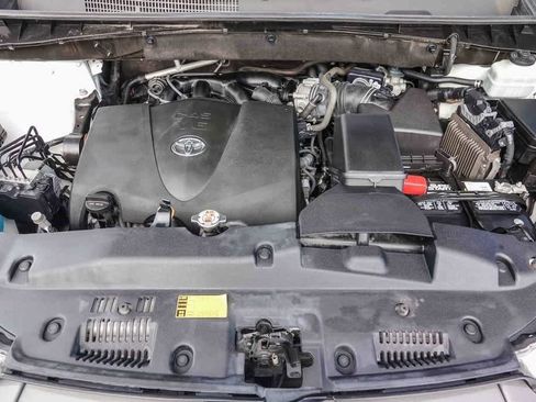 Used 2019 Toyota Highlander LE w/ Carpet Mat Package (TMS) image 24