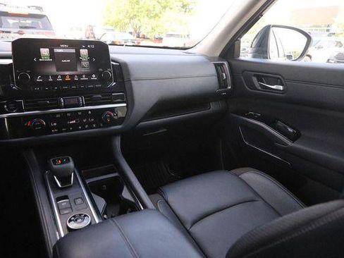 Used 2025 Nissan Pathfinder SL AWD/4WD image 28