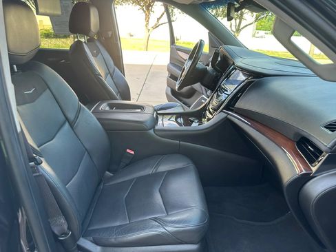Used 2016 Cadillac Escalade Premium RWD image 29