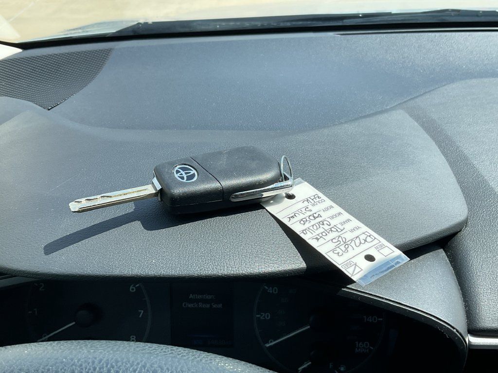 Used 2025 Toyota Corolla LE FWD image 34
