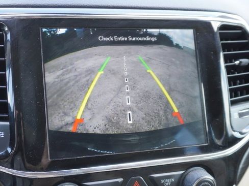 Used 2020 Jeep Grand Cherokee Laredo w/ Security & Convenience Group image 18