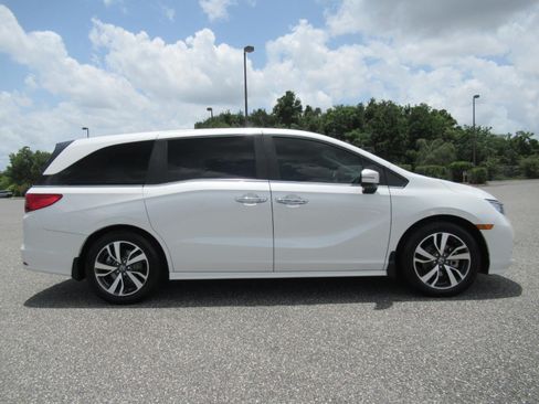 Used 2022 Honda Odyssey Touring image 2