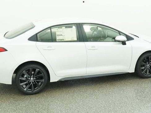 Used 2026 Toyota Corolla SE w/ SE Premium Package FWD image 16