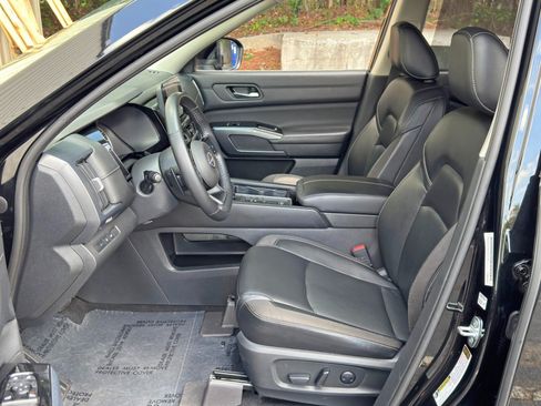 Used 2022 Nissan Pathfinder SL FWD image 15