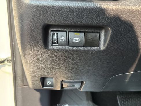 Used 2025 Toyota RAV4 LE AWD/4WD image 20