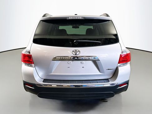 Used 2011 Toyota Highlander Limited w/ Tow Pkg AWD/4WD image 6