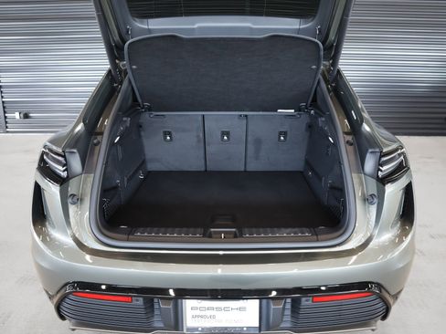 Used 2025 Porsche Macan Turbo Electric AWD/4WD image 22