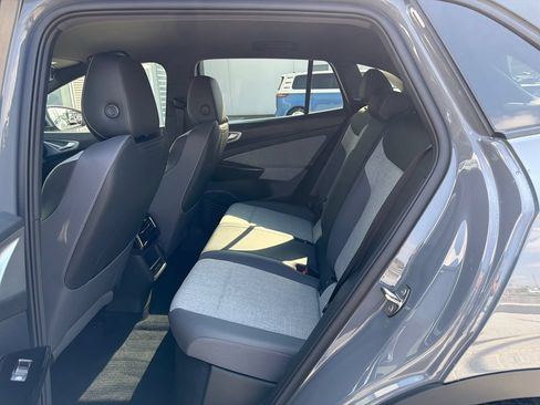 Certified 2025 Volkswagen ID.4 Pro AWD/4WD image 14