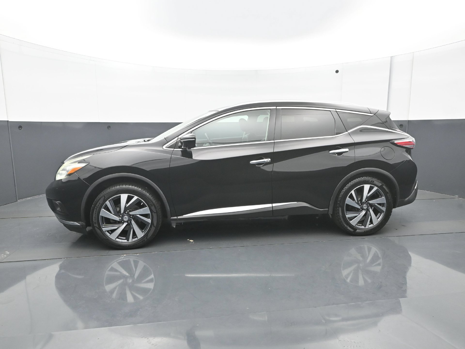 Used 2015 Nissan Murano Platinum w/ Platinum Technology Package AWD/4WD image 3