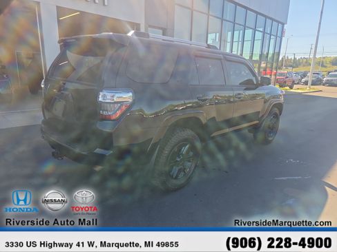 Used 2024 Toyota 4Runner SR5 AWD/4WD image 9