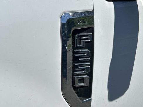 Used 2017 Ford F250 XL w/ Power Equipment Group AWD/4WD image 9
