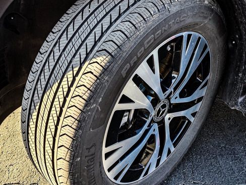 Used 2025 Mercedes-Benz GLA 250 4MATIC image 9