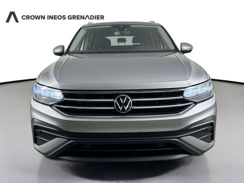 Used 2022 Volkswagen Tiguan SE image 2
