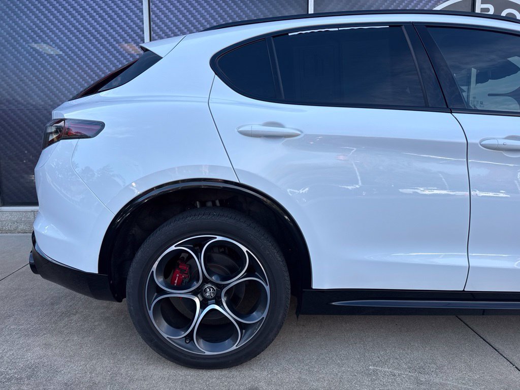 Used 2024 Alfa Romeo Stelvio Veloce AWD/4WD image 5