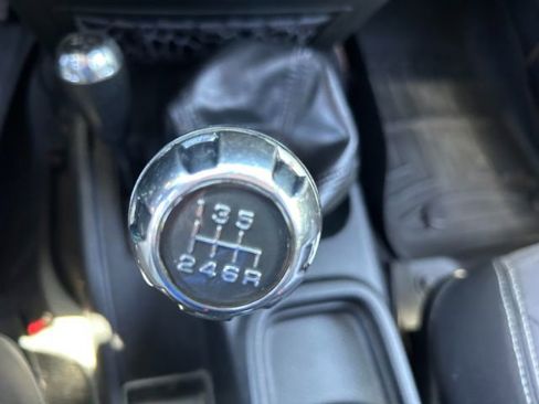 Used 2015 Jeep Wrangler Unlimited Sahara w/ Connectivity Group AWD/4WD image 21