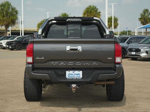 Used 2017 Toyota Tacoma SR w/ Tow Package AWD/4WD image 6