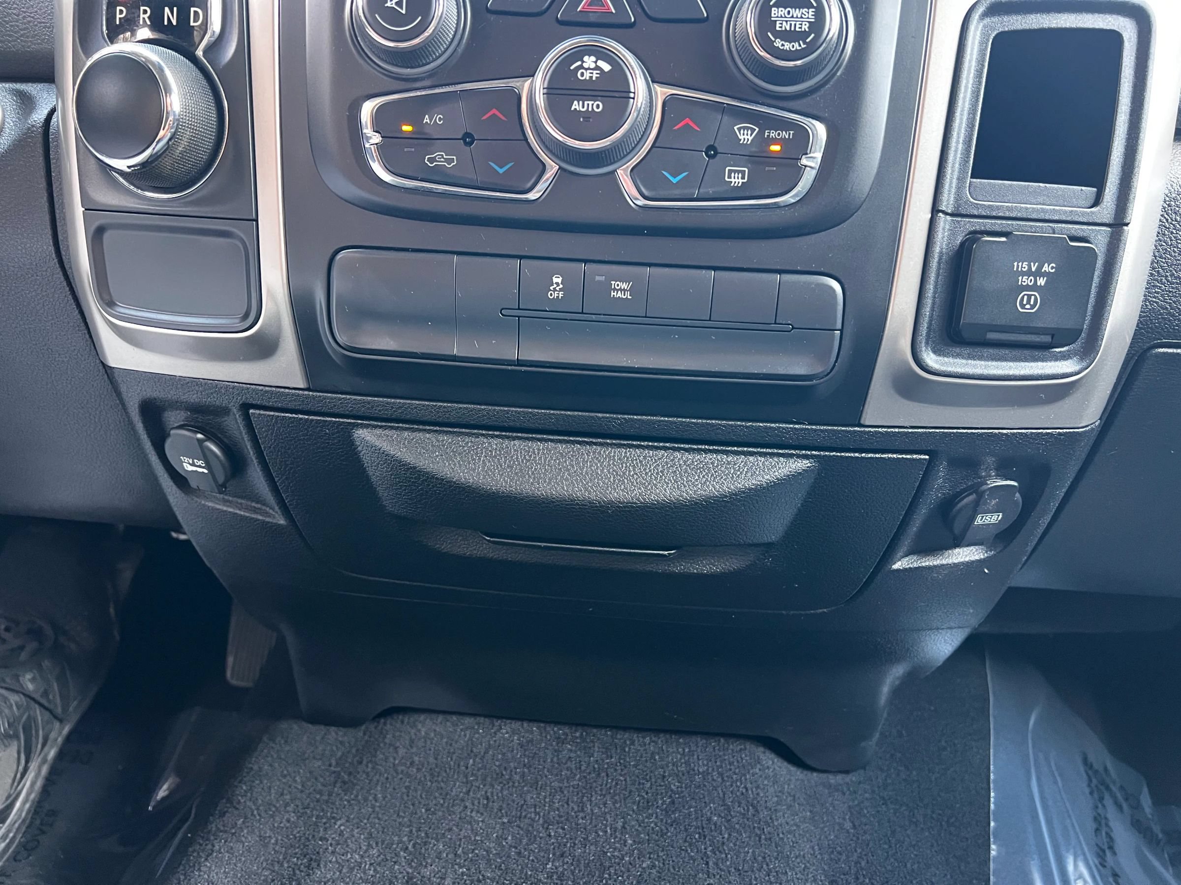Used 2019 RAM 1500 Classic SLT w/ Luxury Group RWD image 16