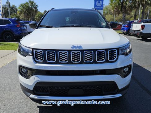 Used 2025 Jeep Compass Limited image 8