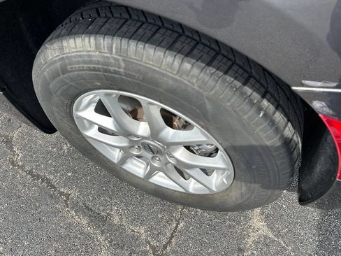 Used 2023 Chrysler Pacifica Touring-L FWD image 8