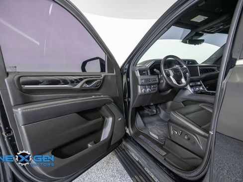 Used 2023 GMC Yukon Denali w/ Advanced Technology Package AWD/4WD image 9