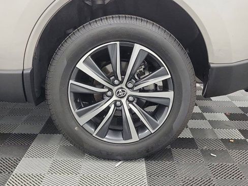 Used 2023 Toyota Venza LE AWD/4WD image 10