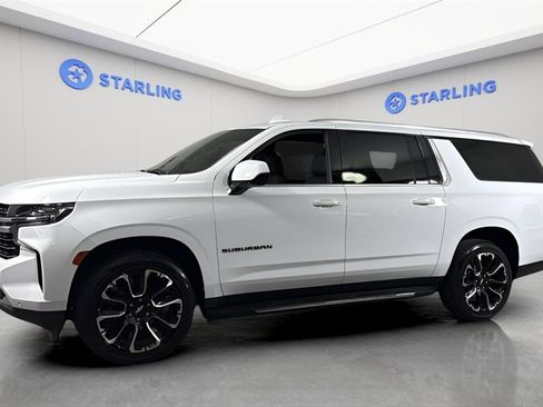 Used 2023 Chevrolet Suburban LT image 2