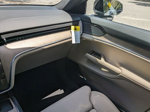 New 2025 Volvo EX90 Plus image 17