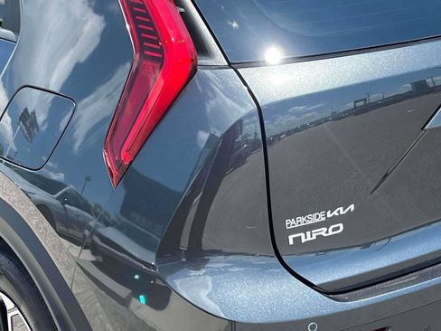 Certified 2025 Kia Niro EX FWD image 34