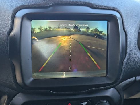 Used 2020 Jeep Renegade Altitude w/ UConnect 8.4 Nav Group image 24