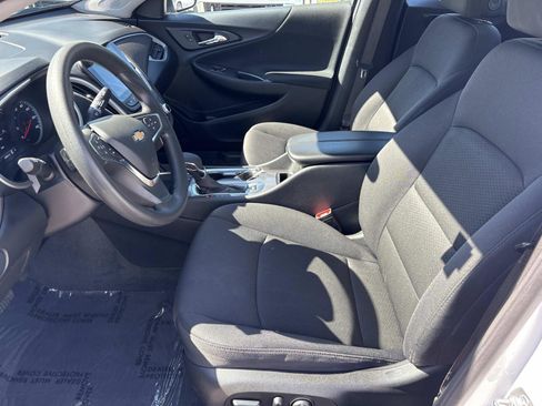 Used 2025 Chevrolet Malibu LT FWD image 14